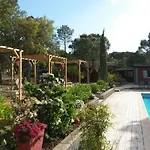 Bed and breakfast Les Mayombes 4*