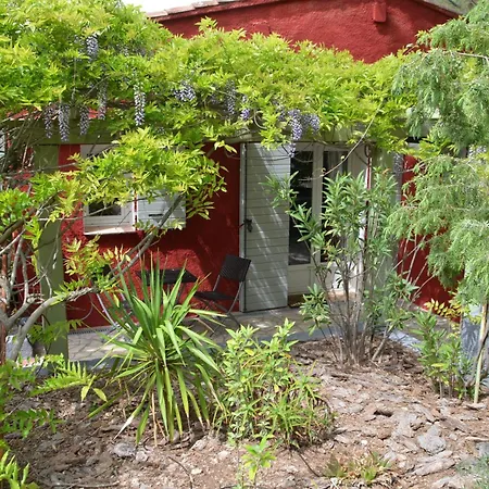 Les Mayombes Bed & Breakfast 4*