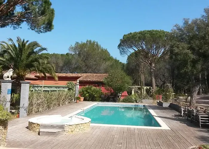 Les Mayombes Bed & Breakfast 4*