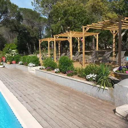 Les Mayombes Nocleg ze śniadaniem Roquebrune-sur Argens