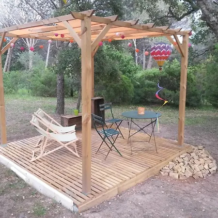 Les Mayombes Nocleg ze śniadaniem 4*