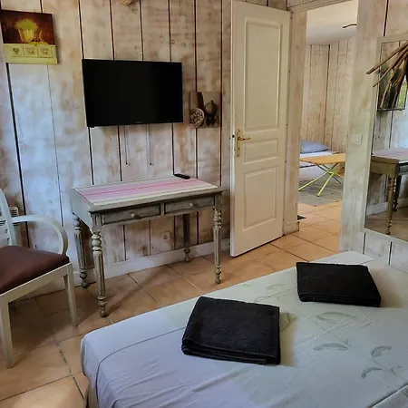 Les Mayombes Bed & Breakfast 3*