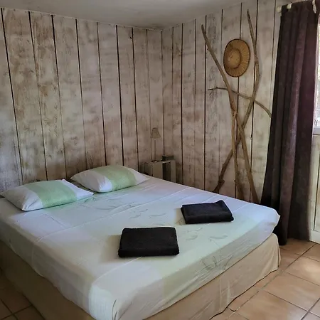 Bed & Breakfast Les Mayombes 3*