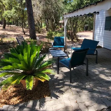 Les Mayombes Bed & Breakfast 3*