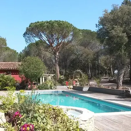 Les Mayombes Bed & Breakfast 3*