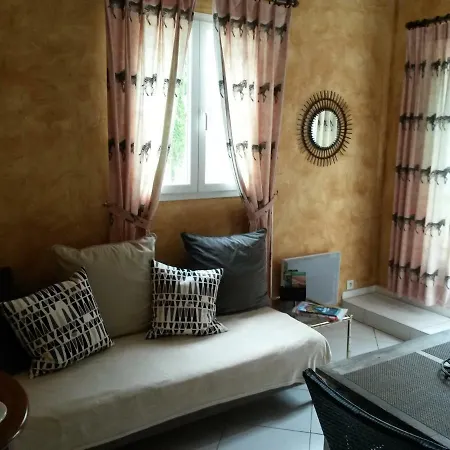 Les Mayombes Bed & Breakfast 3*