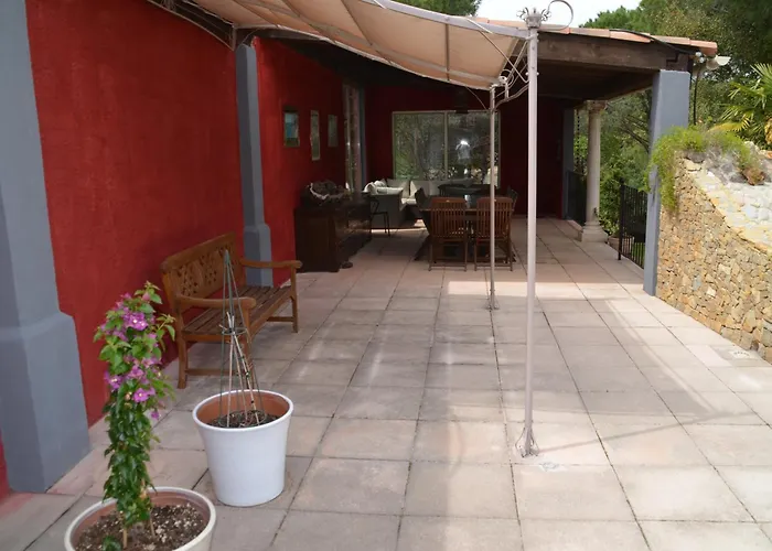 Les Mayombes Bed & Breakfast 4*