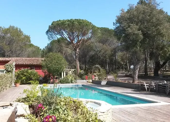 Les Mayombes Bed & Breakfast 4*