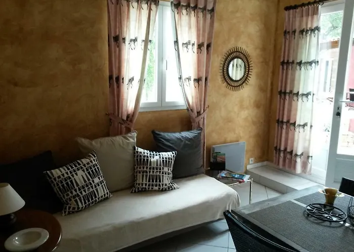 Les Mayombes Bed & Breakfast 4*